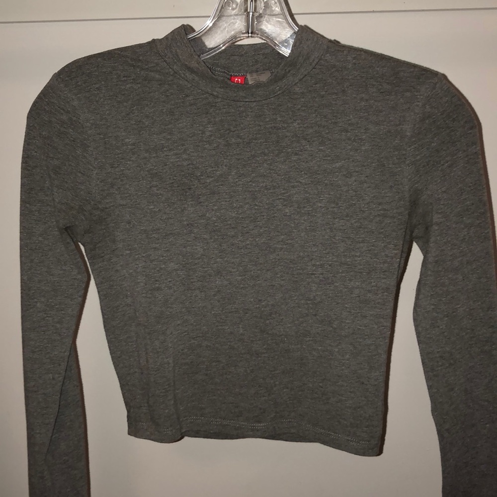 Gray long sleeve crop top by Divided
